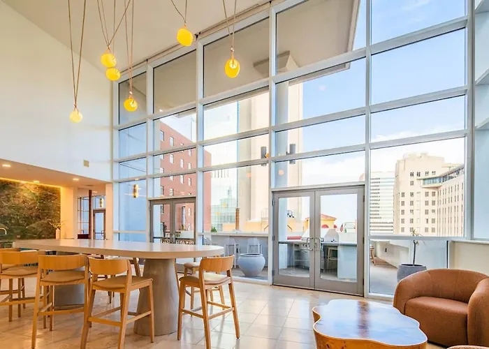Trendy 1br View Pool Gym Wd Dt Phoenix
